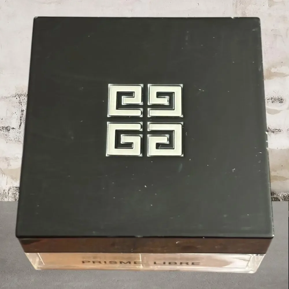 Givenchy $62 MSRP luminating & Color Correcting Loose Powder 02 Satin Blanc